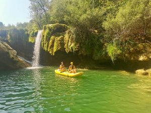 Kanoën op de Mreznica rivier Kroatië