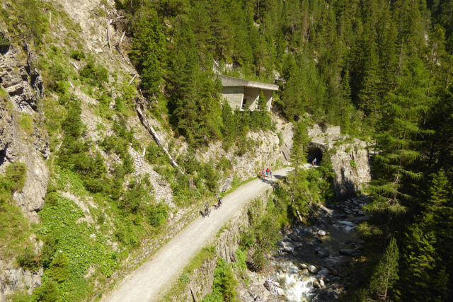 Zügenschlucht: treinen en wandelen tussen Davos en Filisur ...