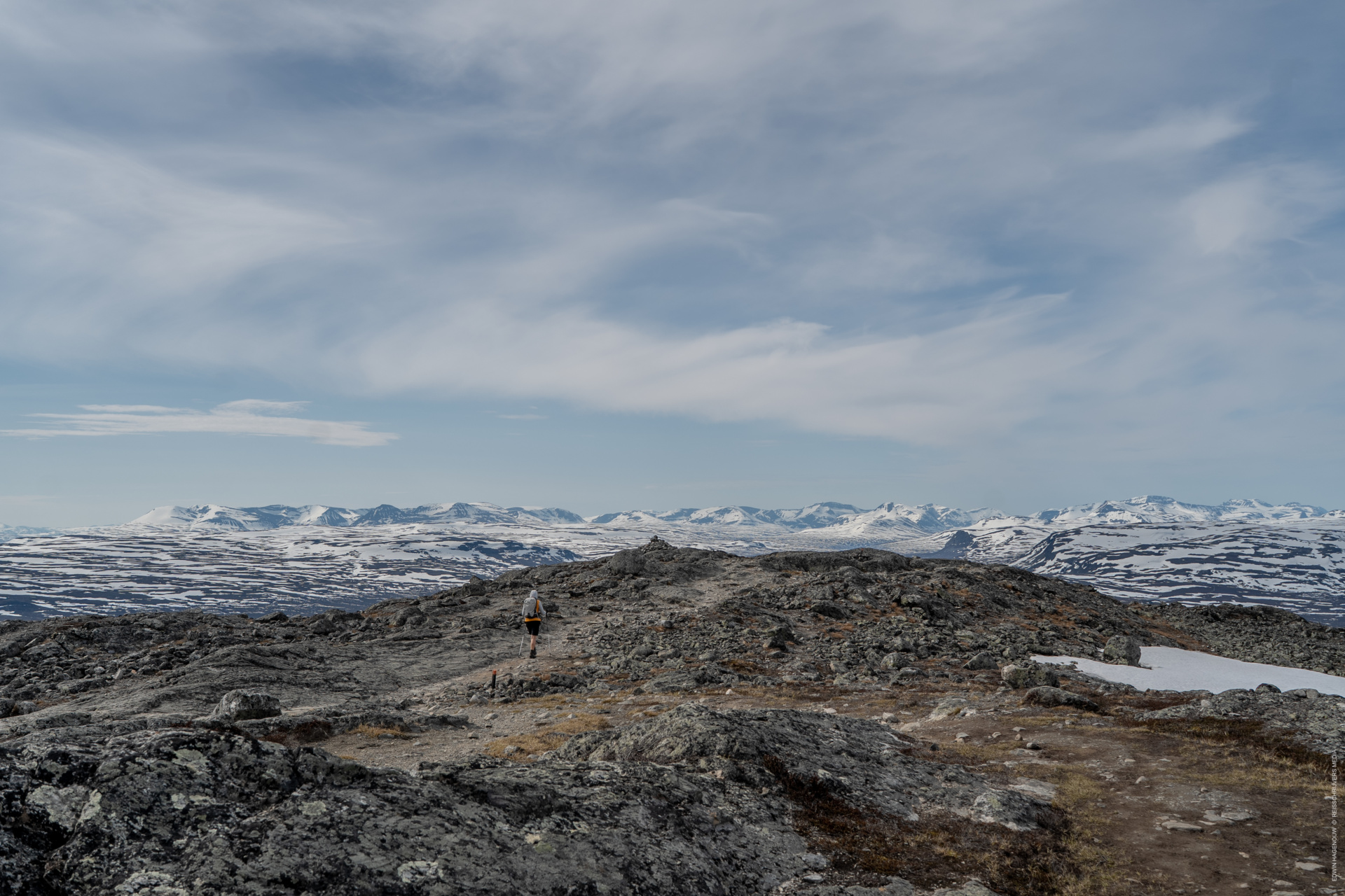 Hiken in Finland. Naar de top van de bekende Saana berg in Kilpisjärvi.
