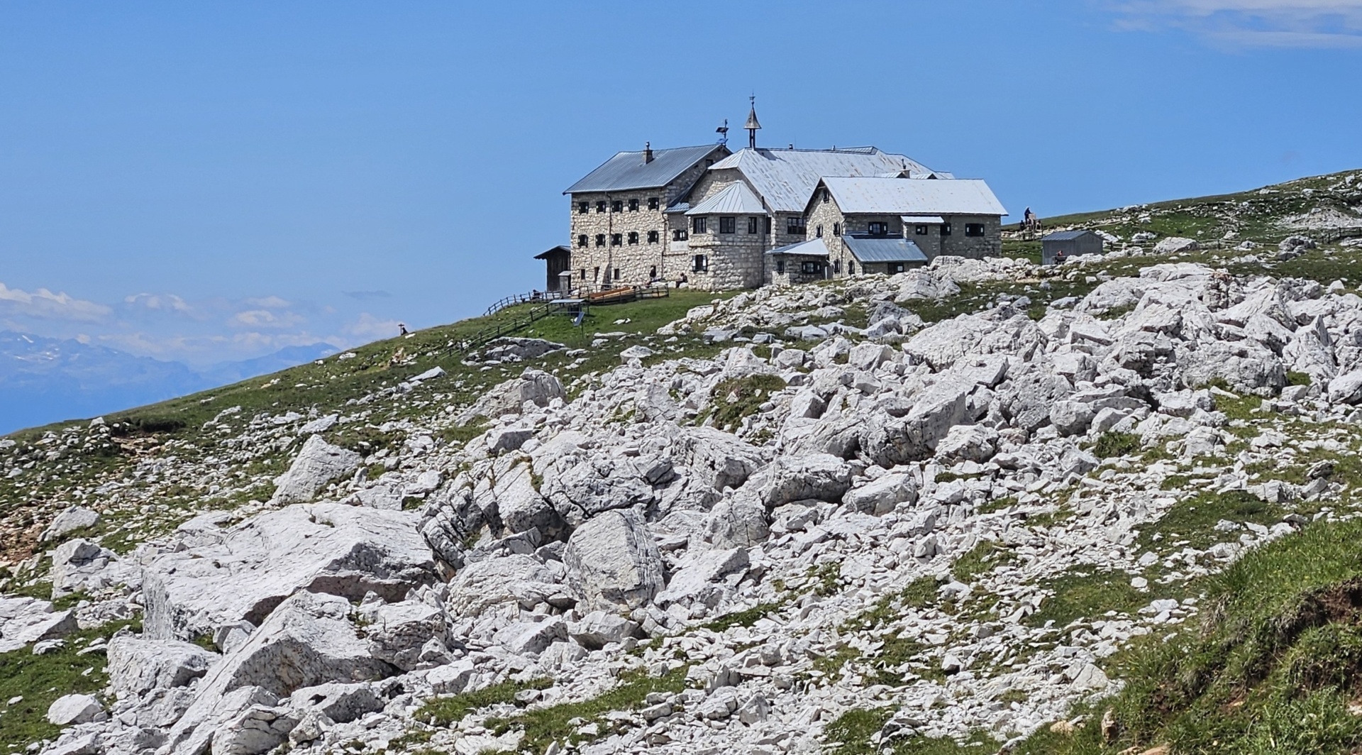 Schlernhaus (Rifugio Bolzano). Een uniek bergkasteel in de Dolomieten.